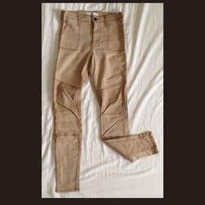 Hollister Pants. Size 00R.